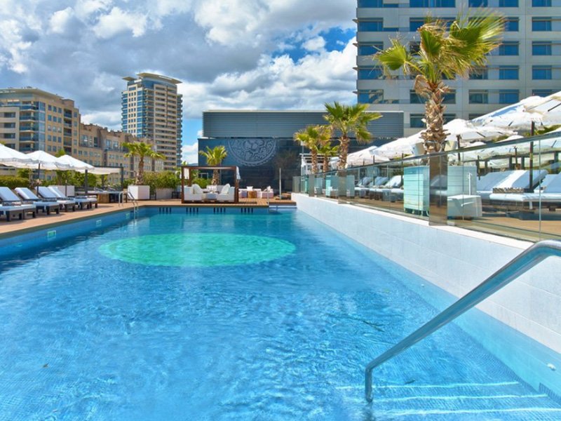 barcelona beach clubs