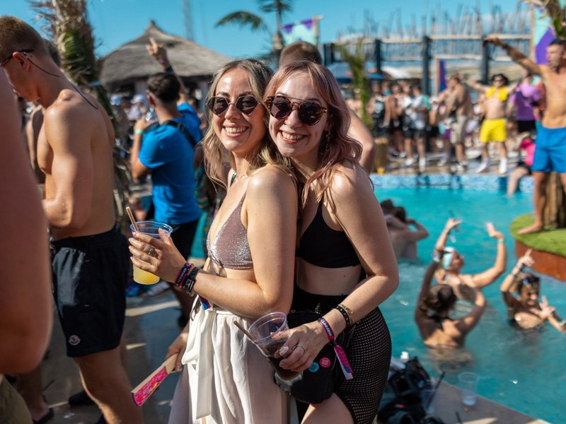barcelona-beach-parties